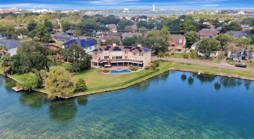 18718 Martinique Drive, Houston