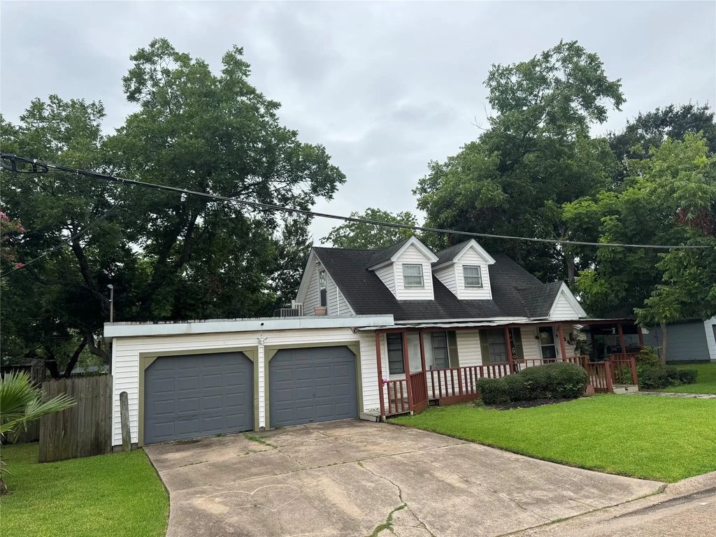 228 E 3rd Street, Deer Park