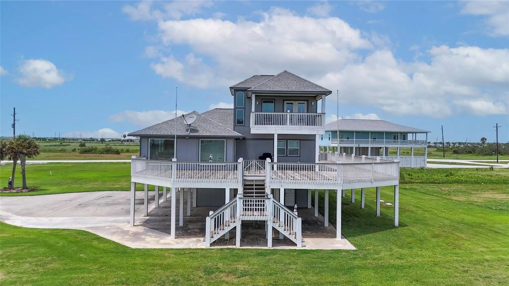 816 Pinata Drive, Crystal Beach
