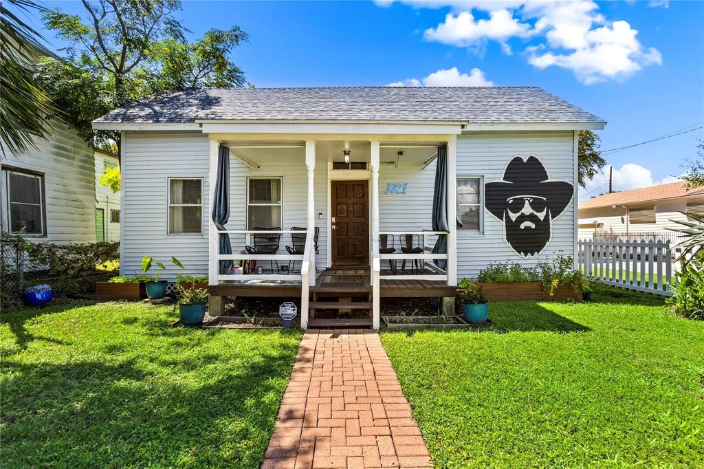 3327 Ursuline Street, Galveston