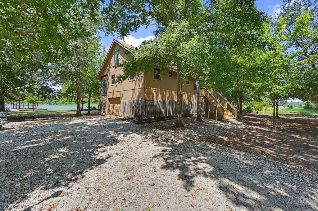 99 Lake View Drive, Huntsville