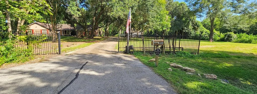 900 Bauer Avenue, League City