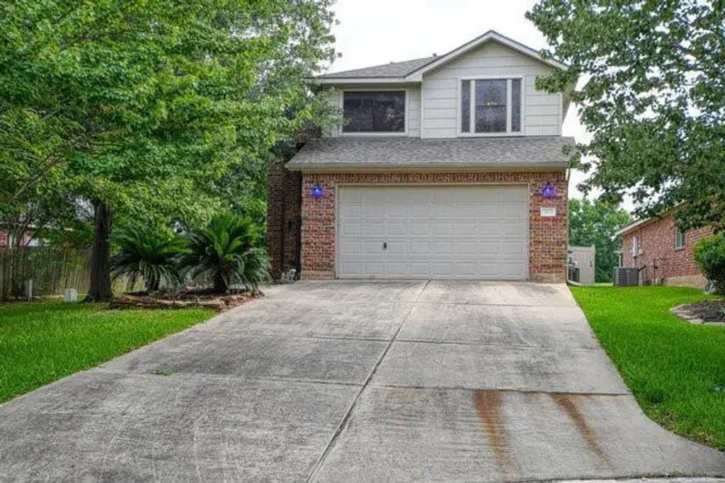 107 Cove W, Conroe