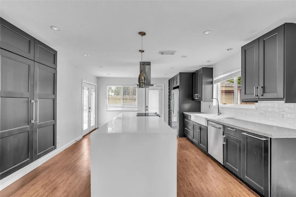 6835 Queensclub Drive, Houston