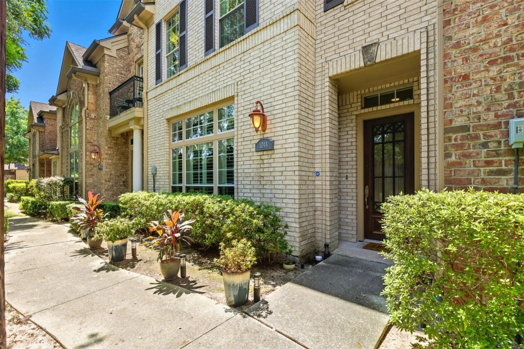 1044 Memorial Village Drive, Houston