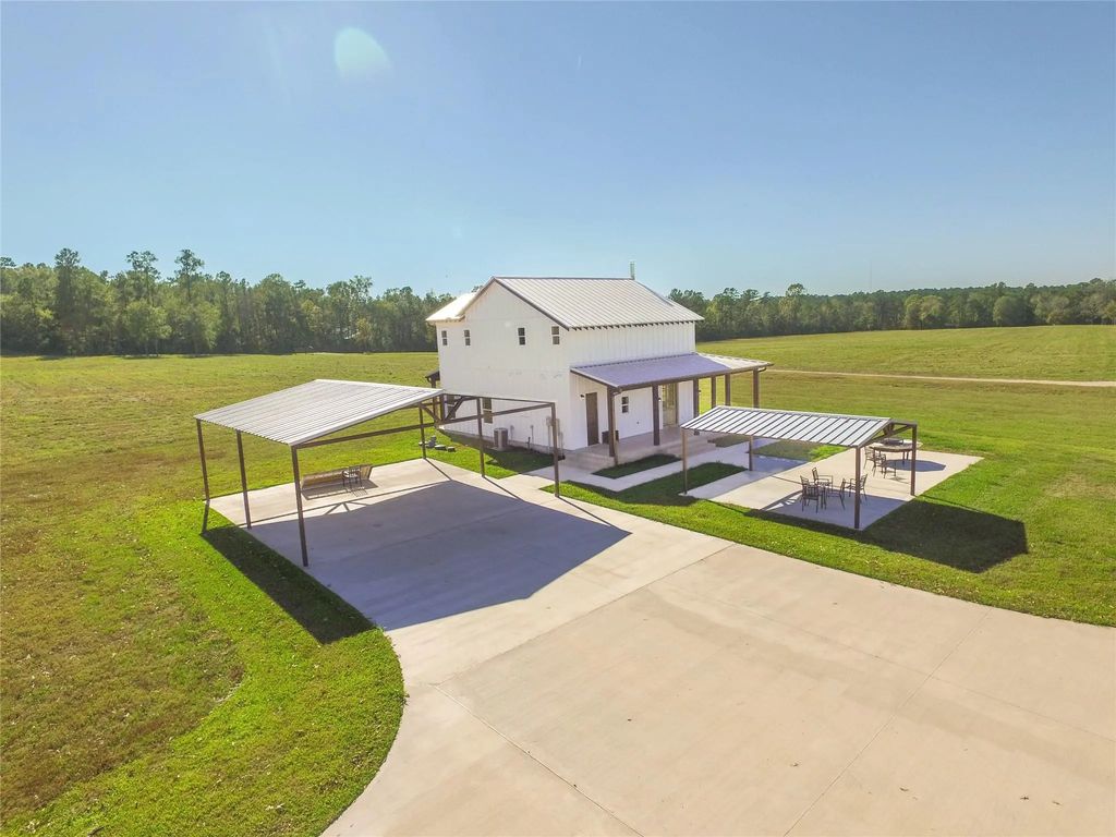 1275 Castlewood Road, Livingston