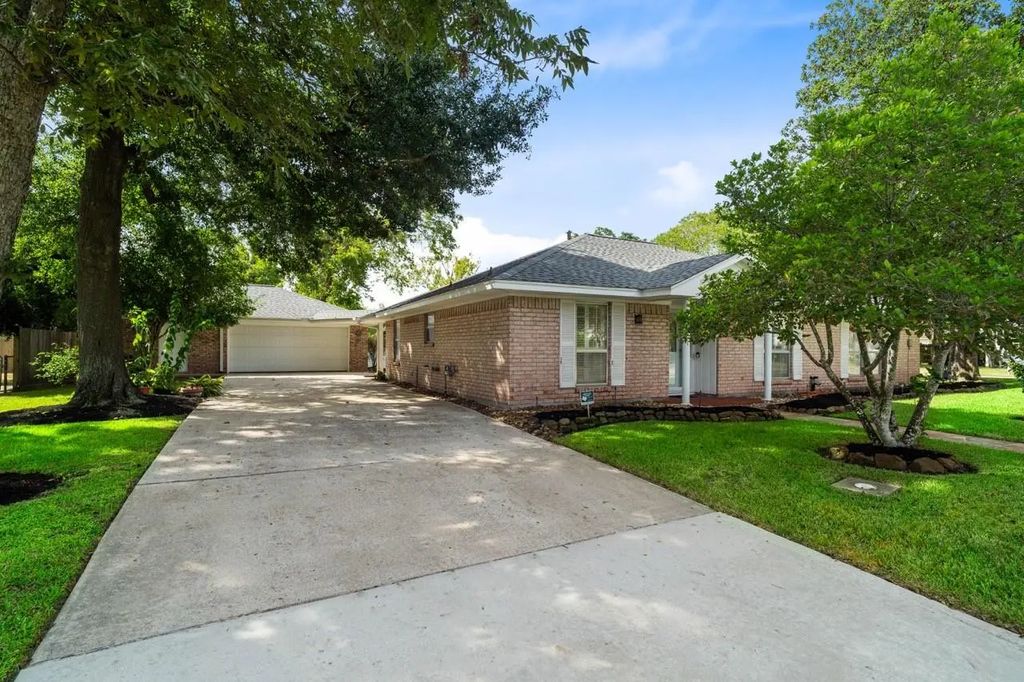 702 3rd Street, Humble