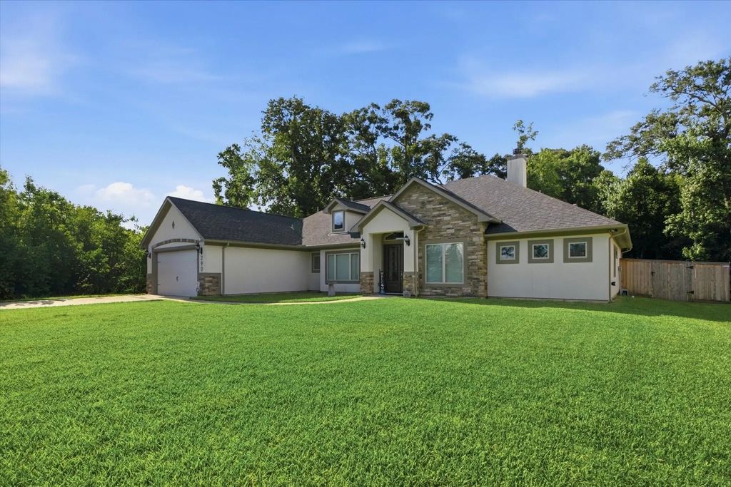 290 Road 6615, Dayton