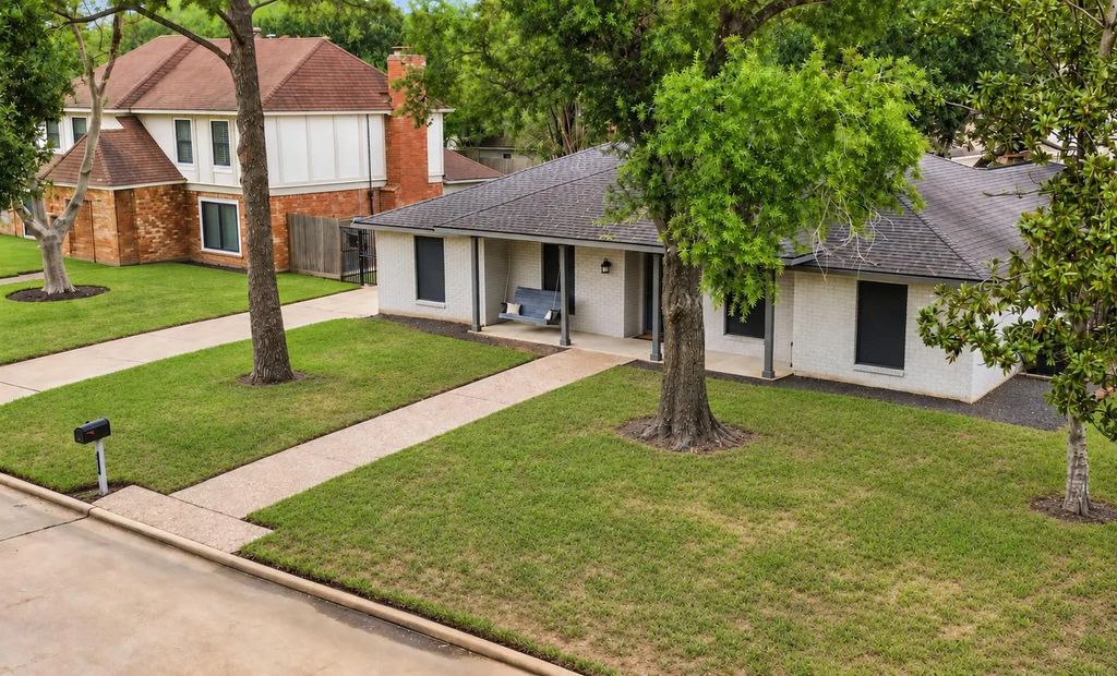18010 Heaton Drive, Houston
