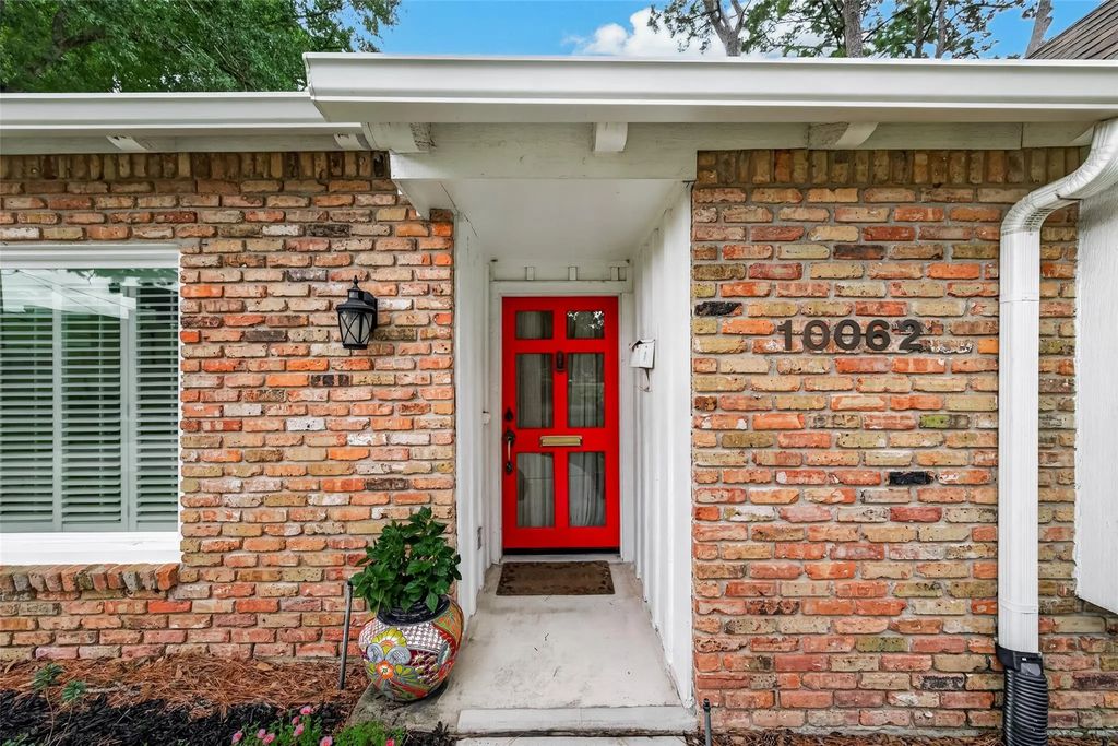 10062 Warwana Road, Houston