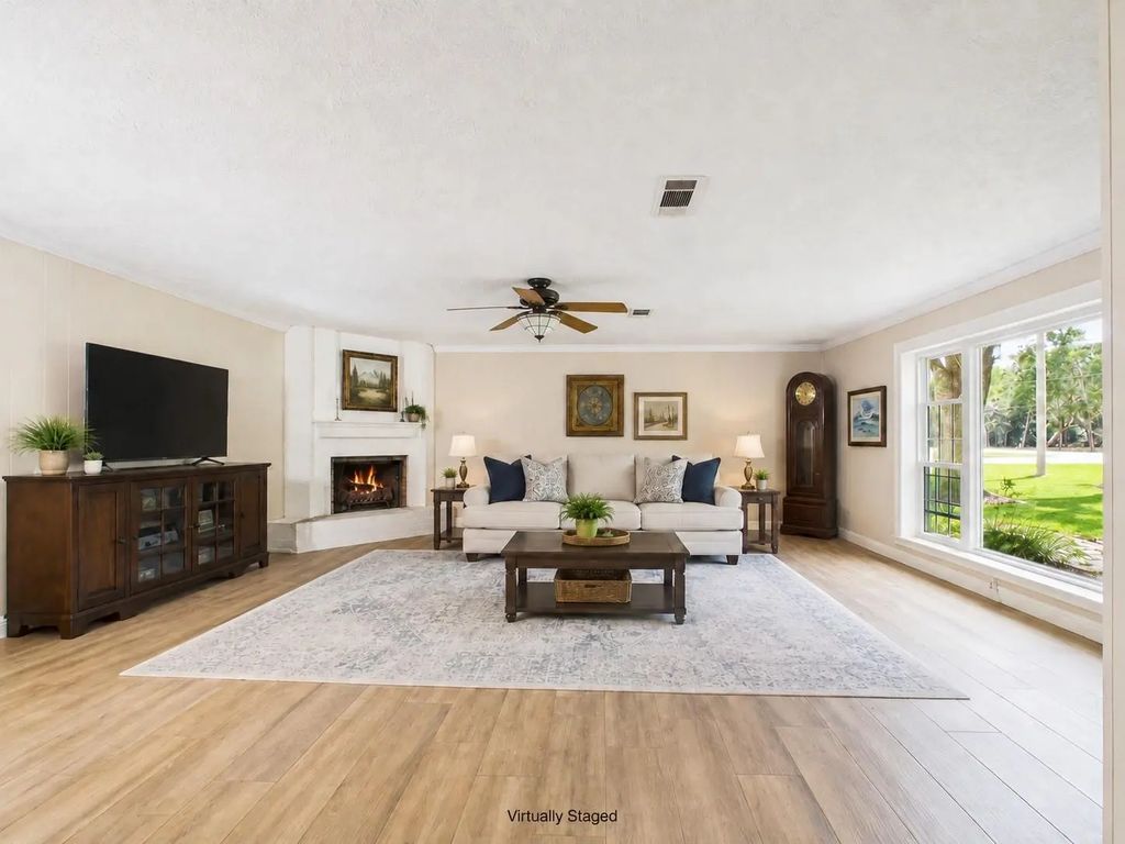 3037 County Road 536, Alvin