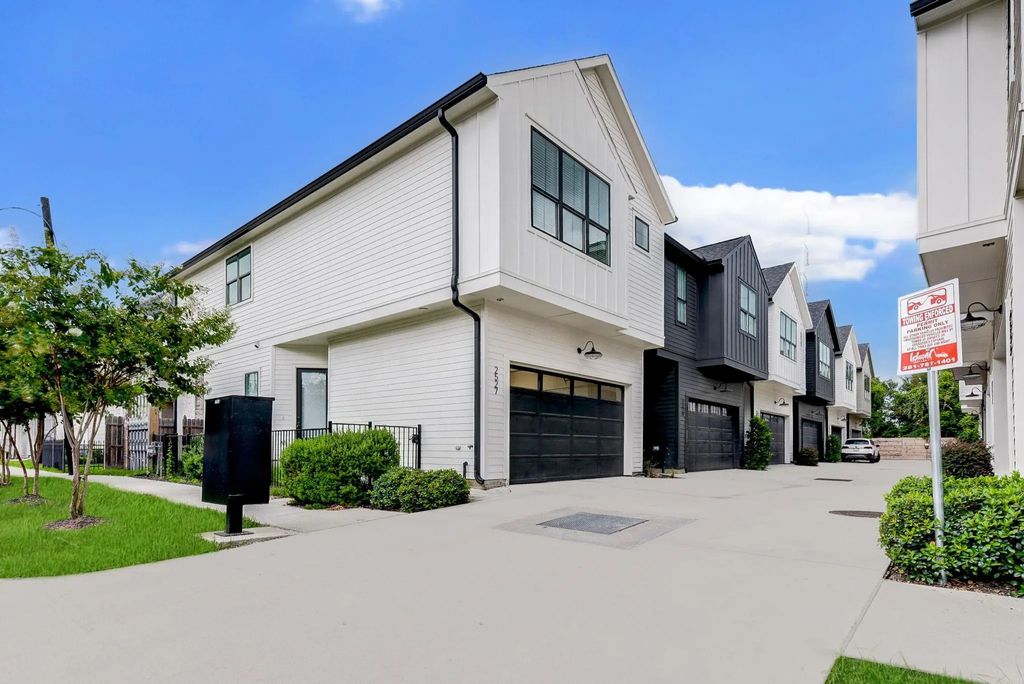 2707 Oakwood Crest Lane, Houston