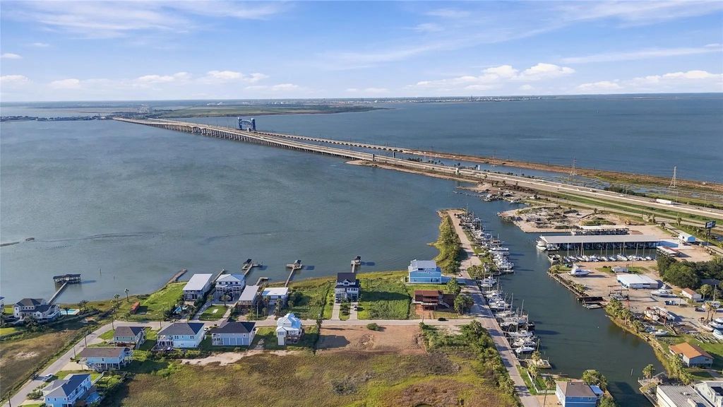 9115 West Bay Road, Galveston
