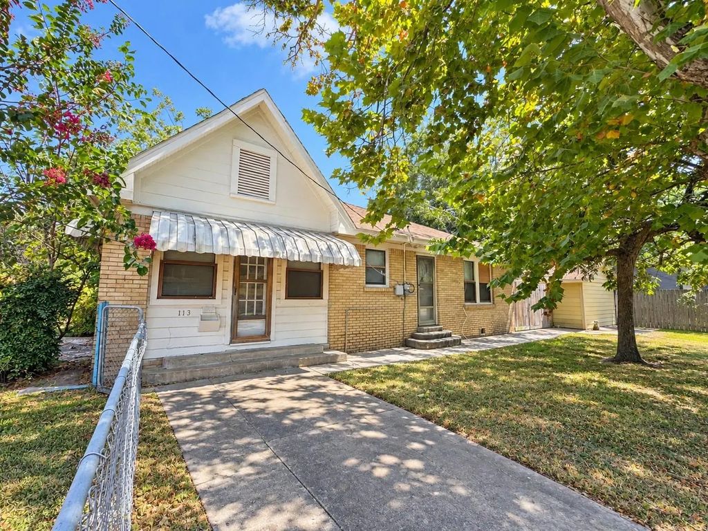 113 W Lobit Street, Baytown
