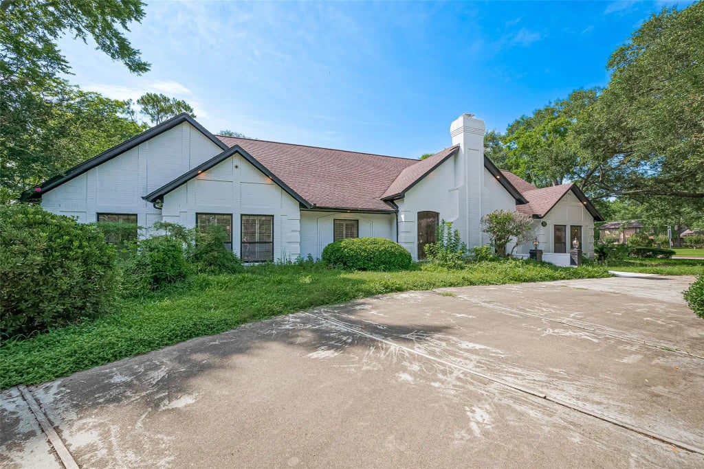 702 Pine Hollow Drive, Friendswood