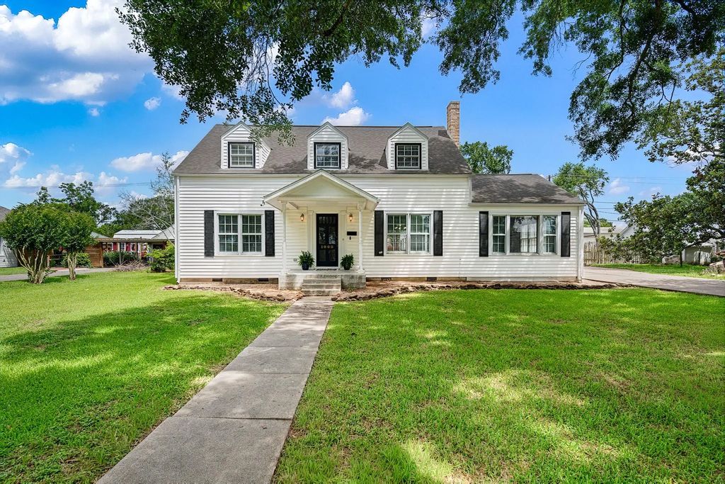 1008 Heights Avenue, El Campo