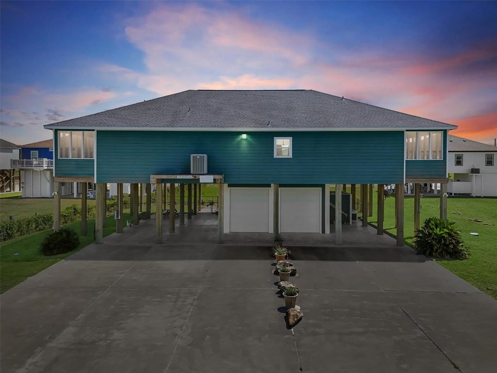 172 Ocean View Drive Drive, Crystal Beach