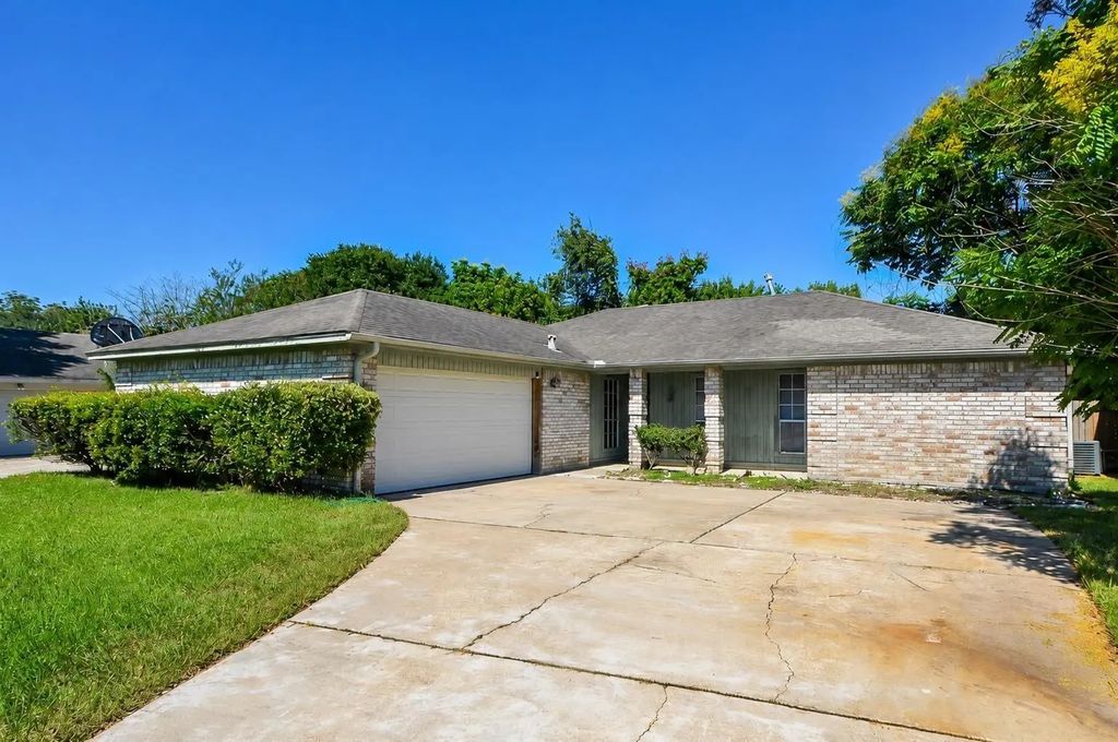 13326 Pantano Drive, Houston