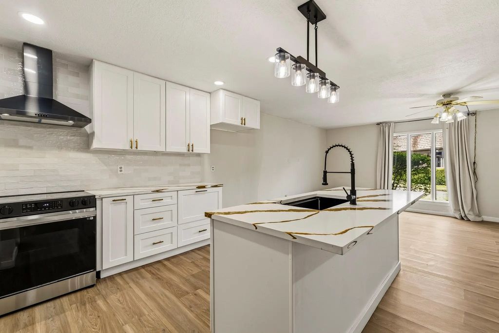 1305 Town Circle 4, Baytown