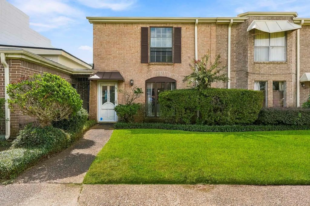 1305 Town Circle 4, Baytown