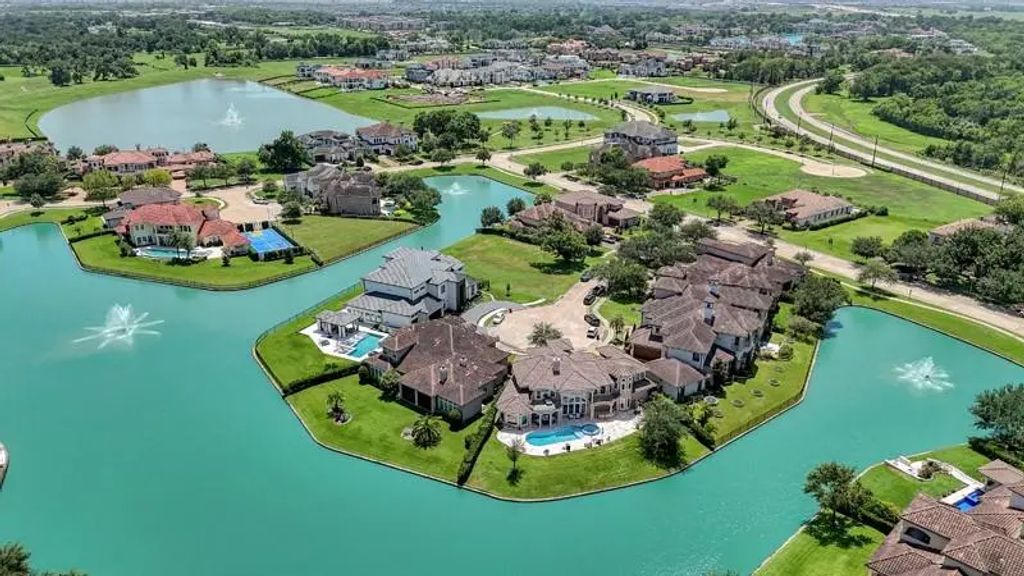 5623 Waters Landing Lane, Richmond