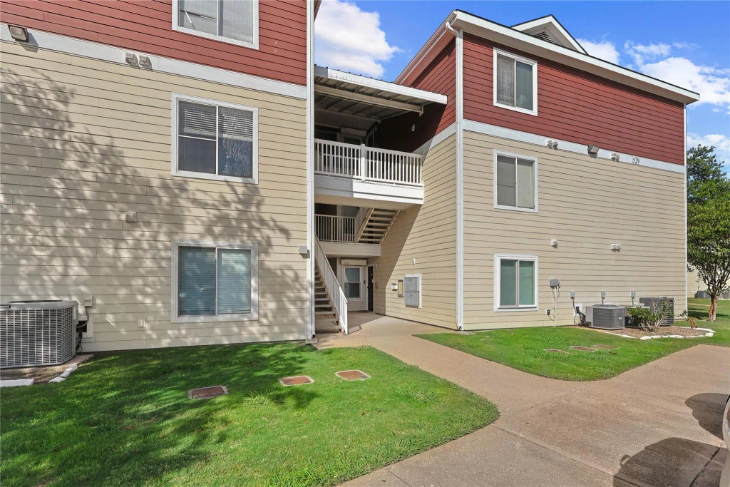 529 Southwest Parkway 304, College Station