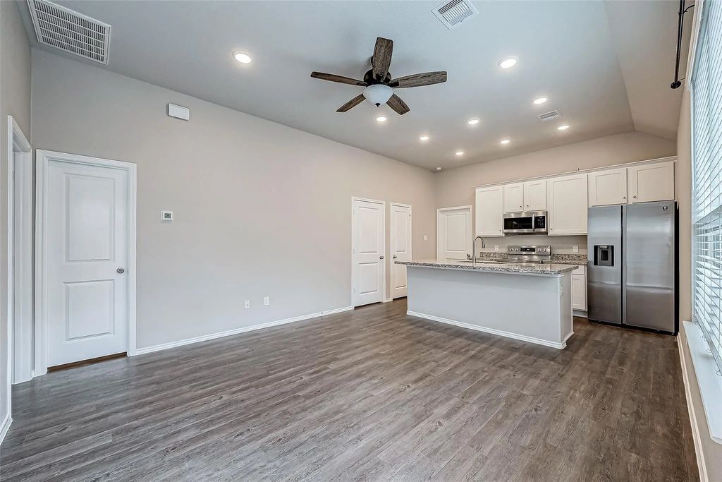 10954 Amblewood Street, Willis