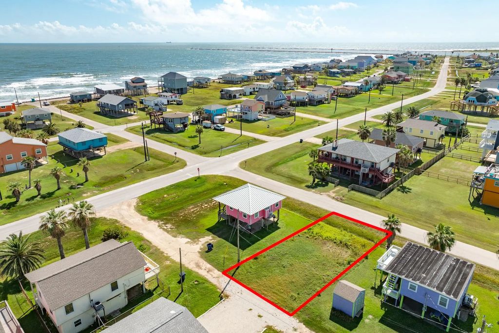 306 Breezeway Street, Freeport