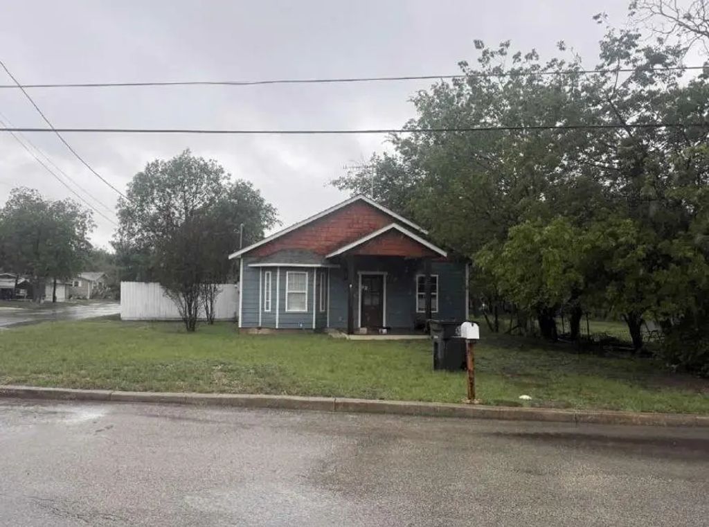1696 W Mill Street, New Braunfels