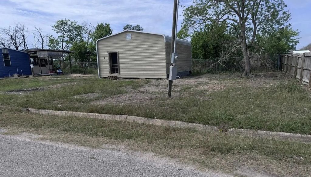 706 Cedar Street S, Matagorda
