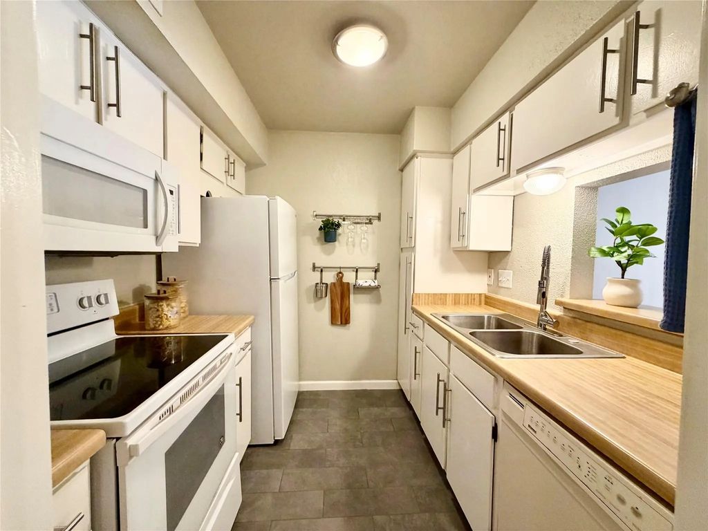 4639 Wild Indigo Street 463, Houston