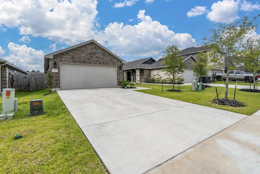 219 Charles Ridge Drive, Conroe