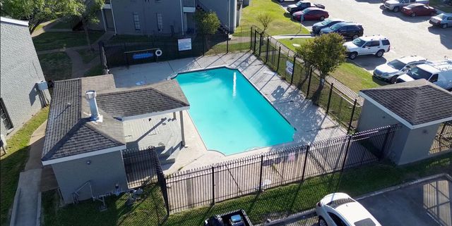12500 Sandpiper Drive 84, Houston