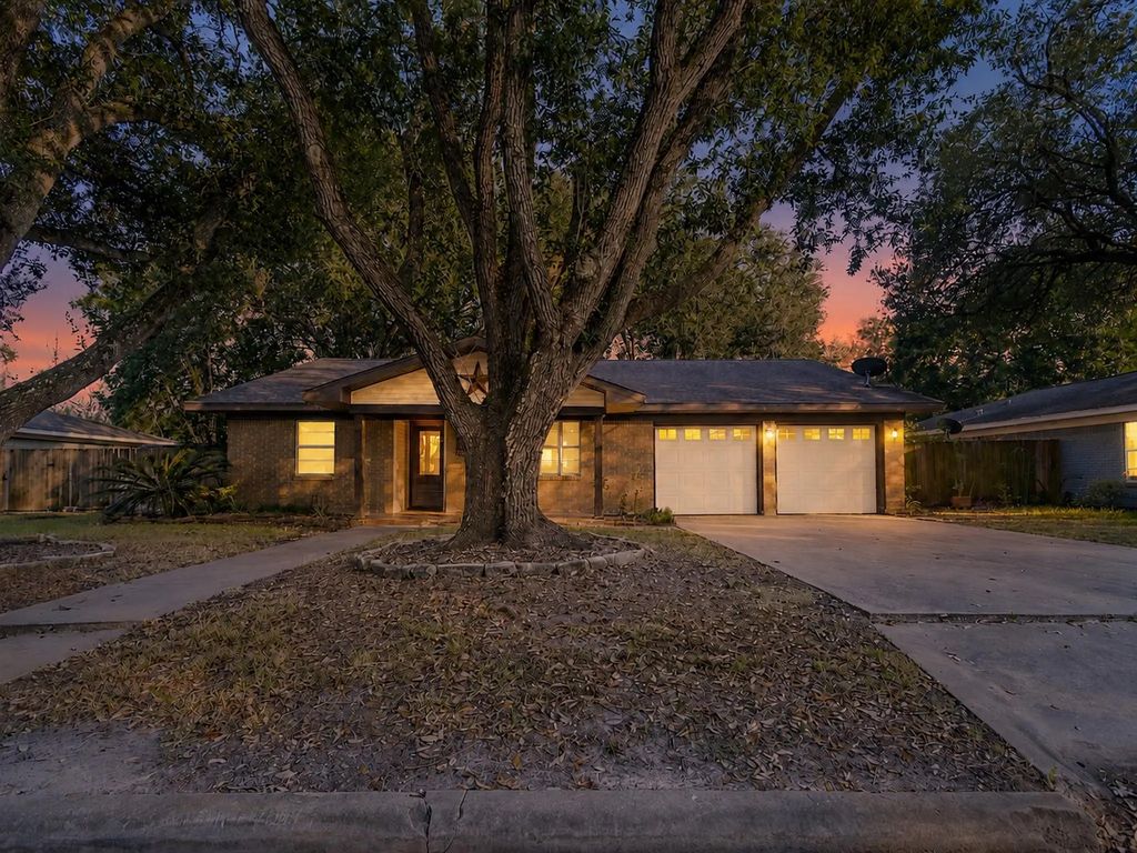 2728 Encino, Bay City