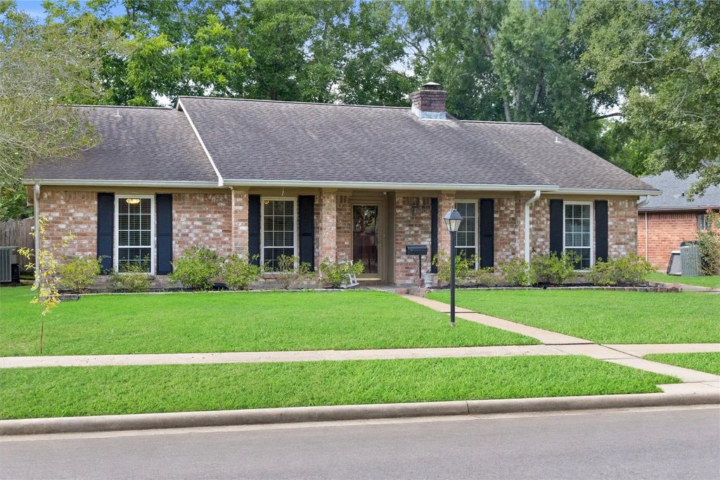 15214 Saint Cloud Drive, Houston