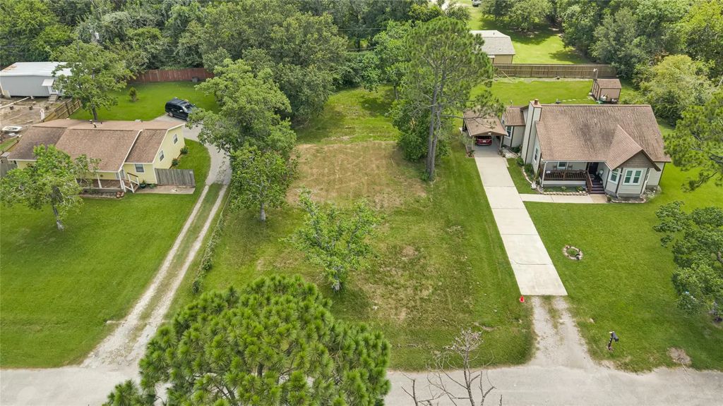 6519 Pinecrest Drive, Hitchcock