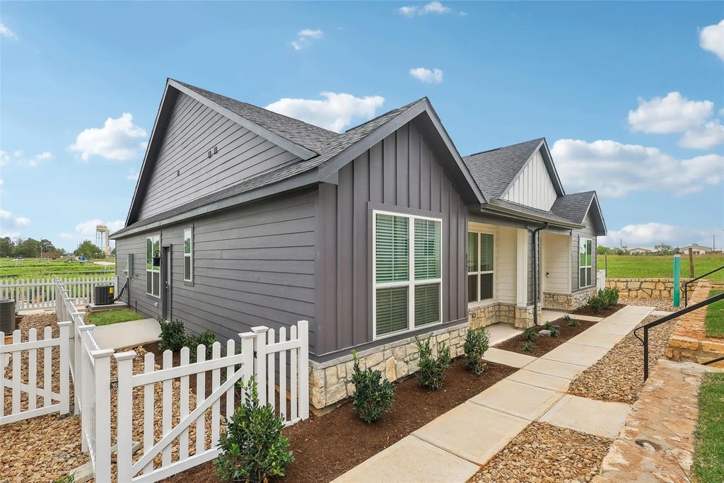 732 Brilliance, Fulshear