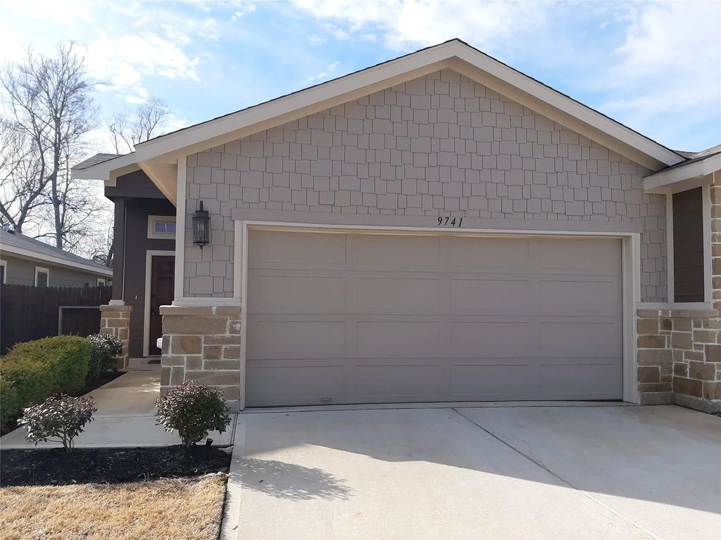 9717 Grosbeak Lane, Magnolia