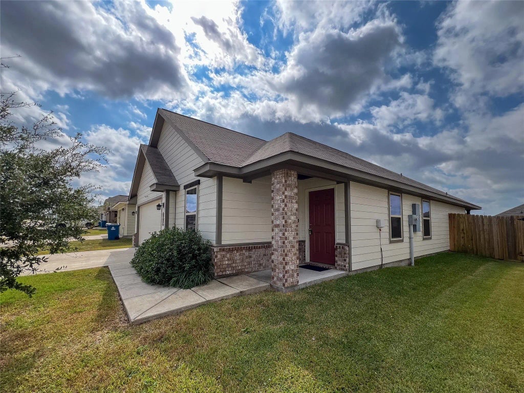 108 Dove Landing Court, Navasota