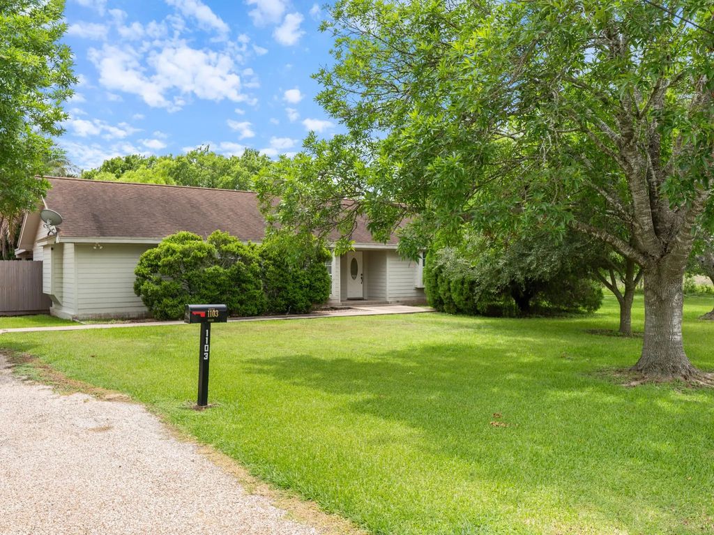 1103 Green Avenue, Palacios