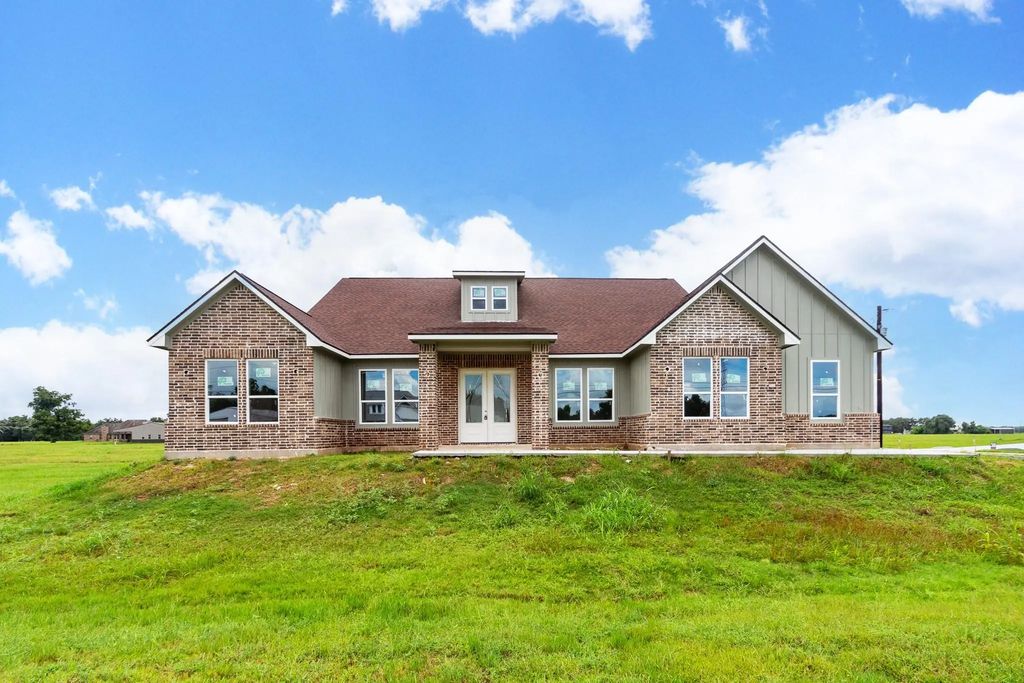 201 Shetland Court, Angleton