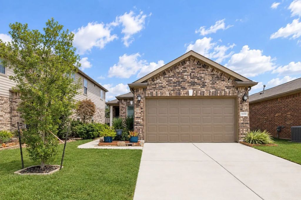 25226 Squire Knoll Street, Katy