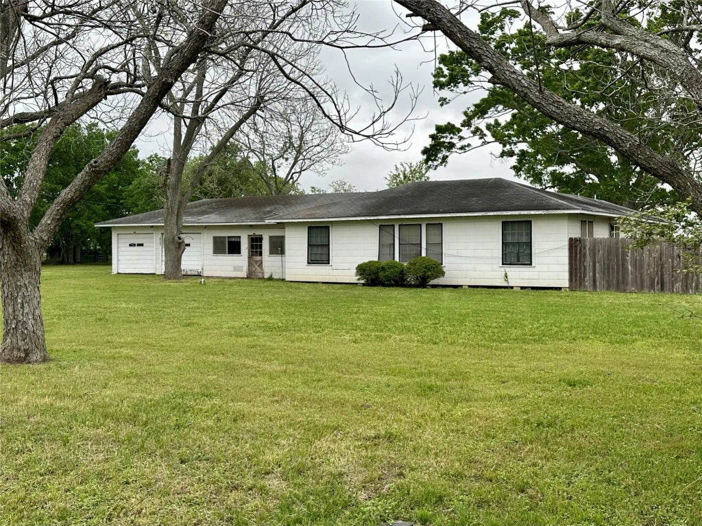 1244 County Road 479, El Campo