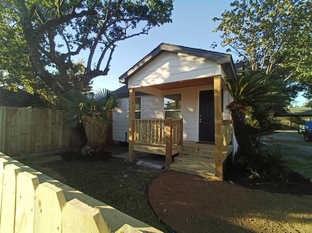 7415 El Paso Street, Houston