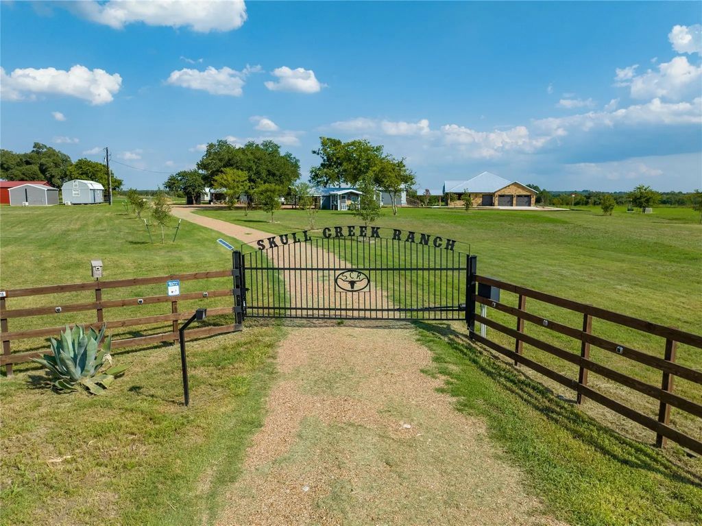 8518 Fm 2145, Ledbetter