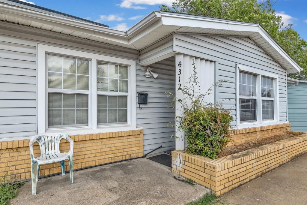 4312 S Hughes Avenue, Fort Worth