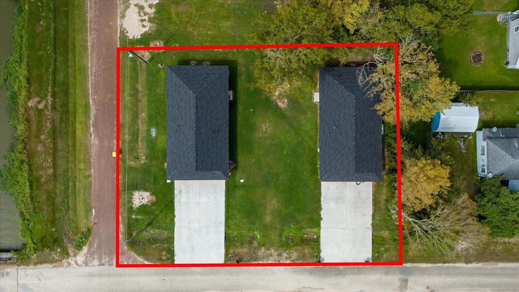 609 Canal Street, Anahuac
