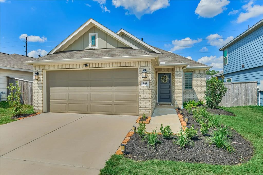 941 Oak Mist Lane, Magnolia
