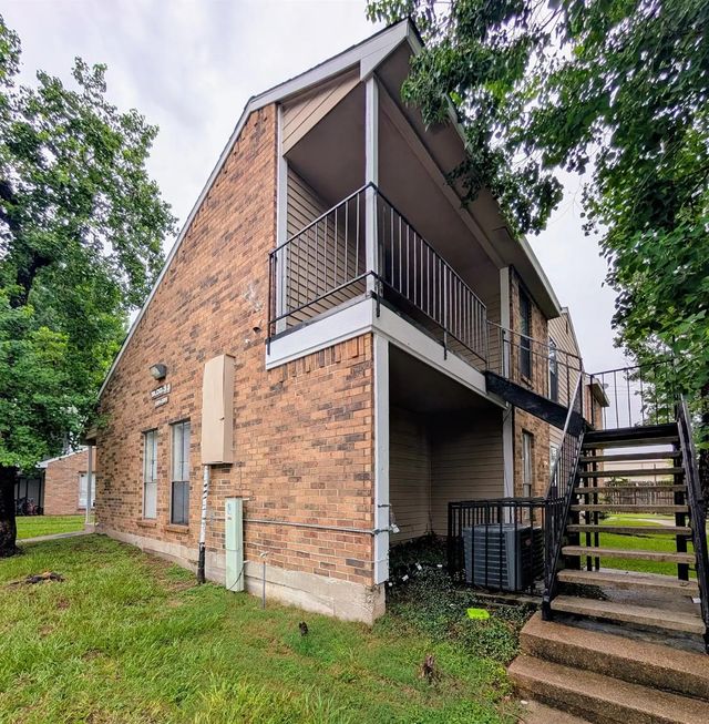 7200 W T C Jester Boulevard 33, Houston