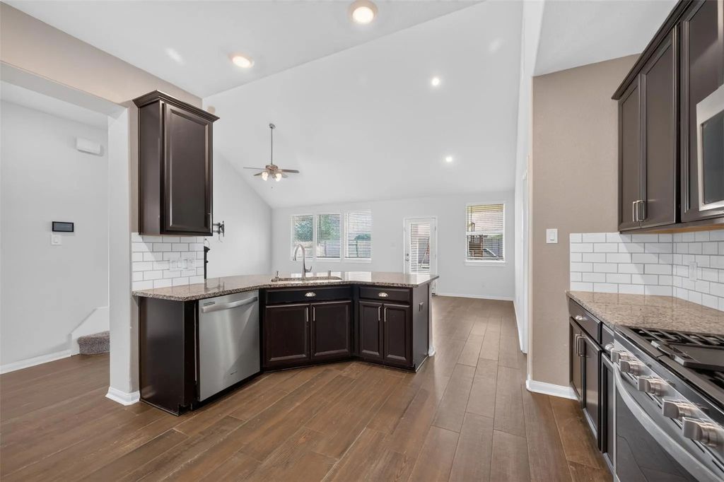 10505 Clouds Rest Drive, Iowa Colony